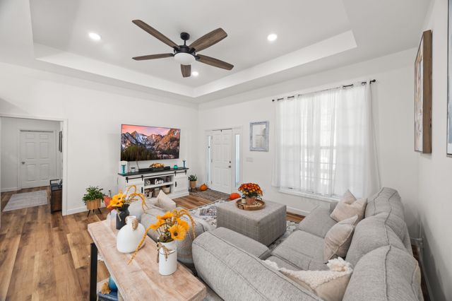 528 St Anthony Dr, Jamestown, TN 38556