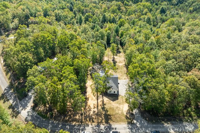 528 St Anthony Dr, Jamestown, TN 38556