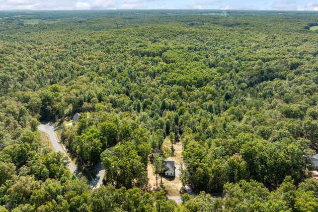 528 St Anthony Dr, Jamestown, TN 38556