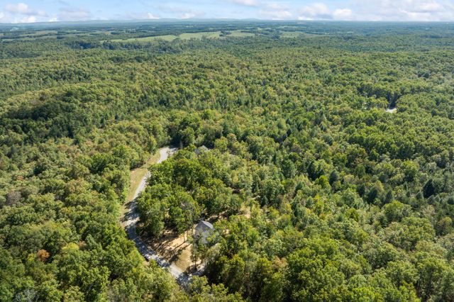 528 St Anthony Dr, Jamestown, TN 38556