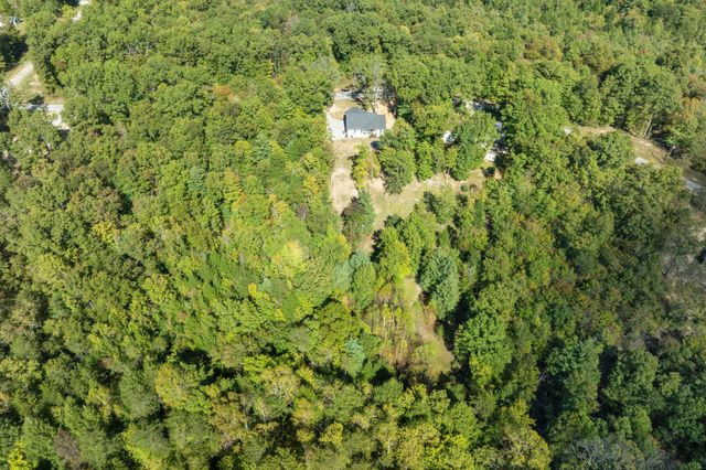 528 St Anthony Dr, Jamestown, TN 38556