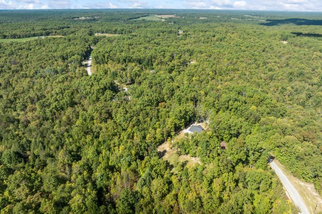 528 St Anthony Dr, Jamestown, TN 38556