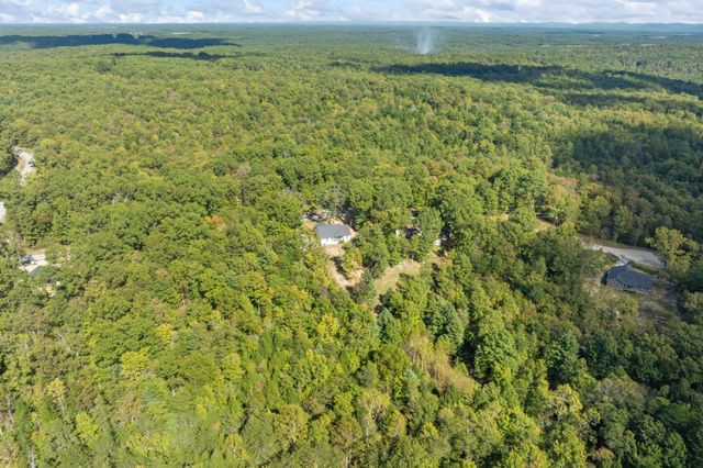 528 St Anthony Dr, Jamestown, TN 38556