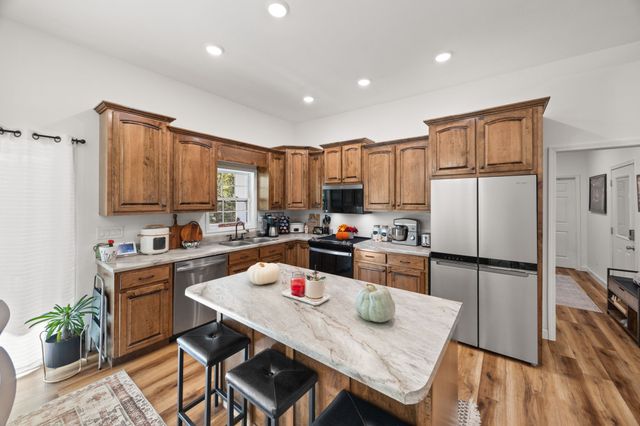 528 St Anthony Dr, Jamestown, TN 38556