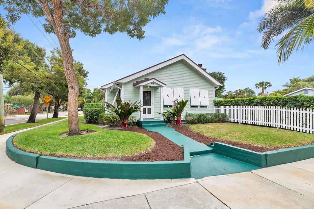 800 Kanuga Drive, West Palm Beach, FL 33401