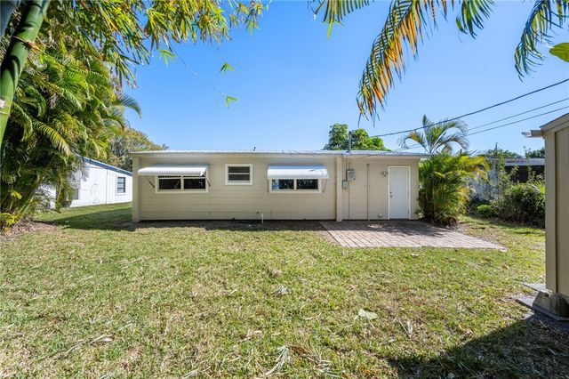 1471 4th Court, Vero Beach, FL 32960