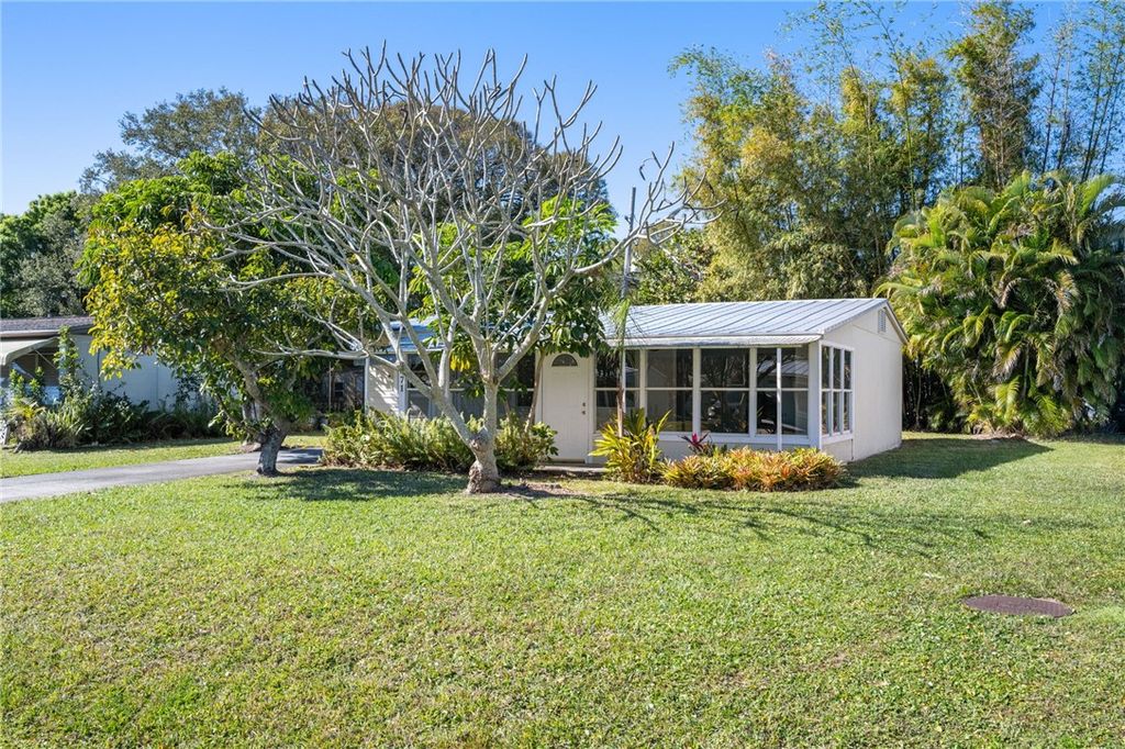 1471 4th Court, Vero Beach, FL 32960