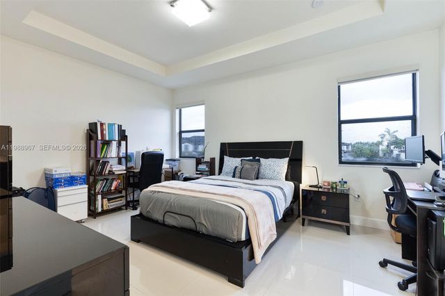 9015 NW 183rd St, Hialeah, FL 33018