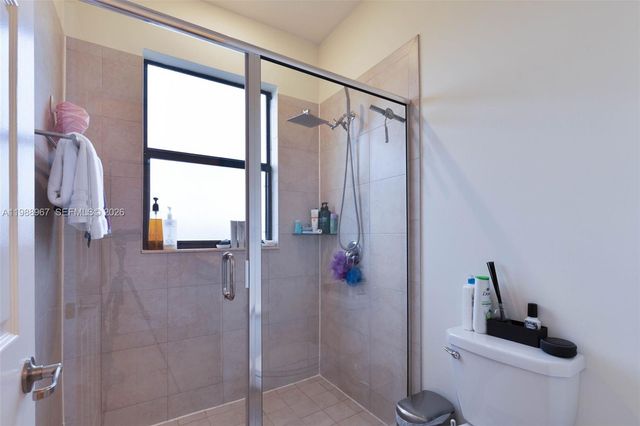 9015 NW 183rd St, Hialeah, FL 33018