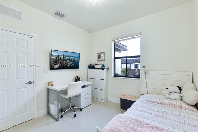 9015 NW 183rd St, Hialeah, FL 33018