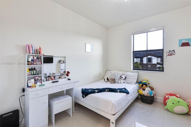 9015 NW 183rd St, Hialeah, FL 33018