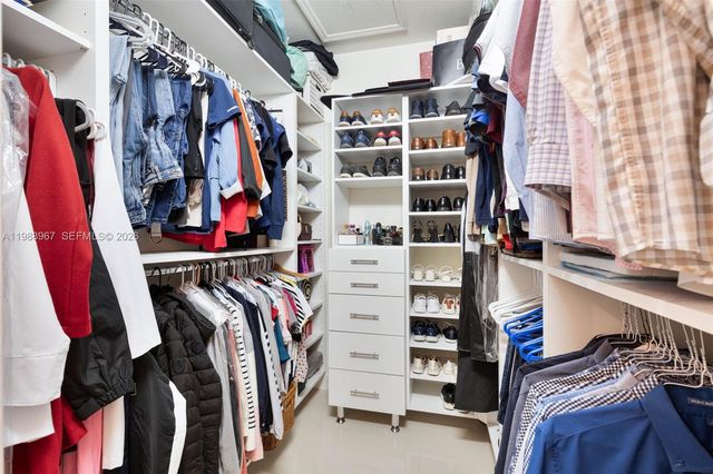 9015 NW 183rd St, Hialeah, FL 33018