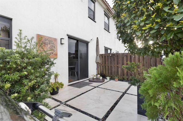 9015 NW 183rd St, Hialeah, FL 33018