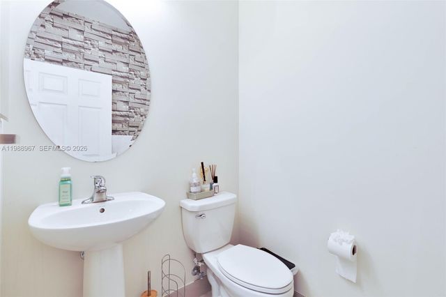 9015 NW 183rd St, Hialeah, FL 33018