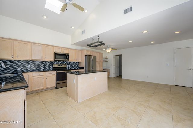 5917 E CLAIRE Drive, Scottsdale, AZ 85254