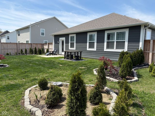 3779 S Village Row, New Palestine, IN 46163