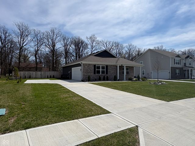 3779 S Village Row, New Palestine, IN 46163