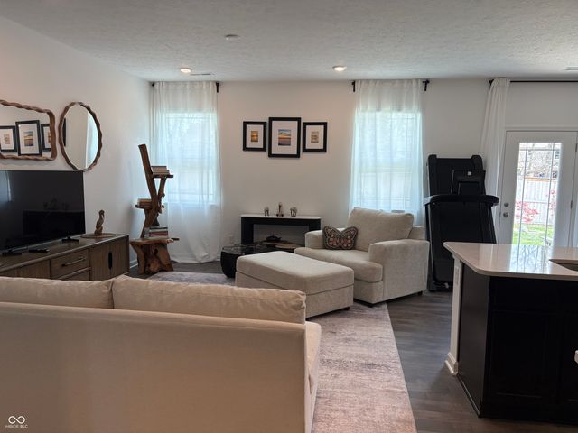 3779 S Village Row, New Palestine, IN 46163