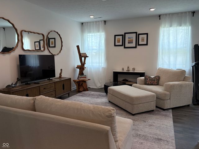 3779 S Village Row, New Palestine, IN 46163