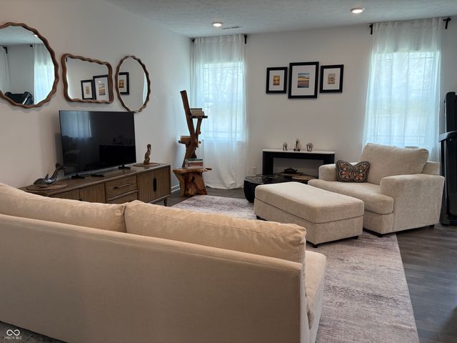 3779 S Village Row, New Palestine, IN 46163