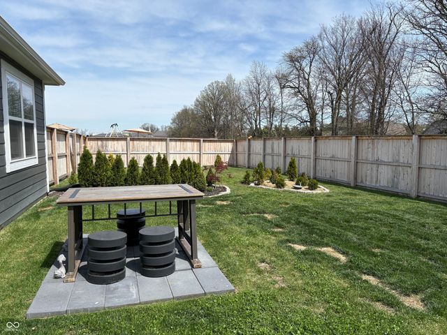 3779 S Village Row, New Palestine, IN 46163