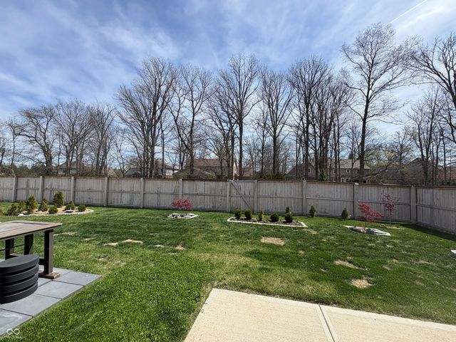 3779 S Village Row, New Palestine, IN 46163