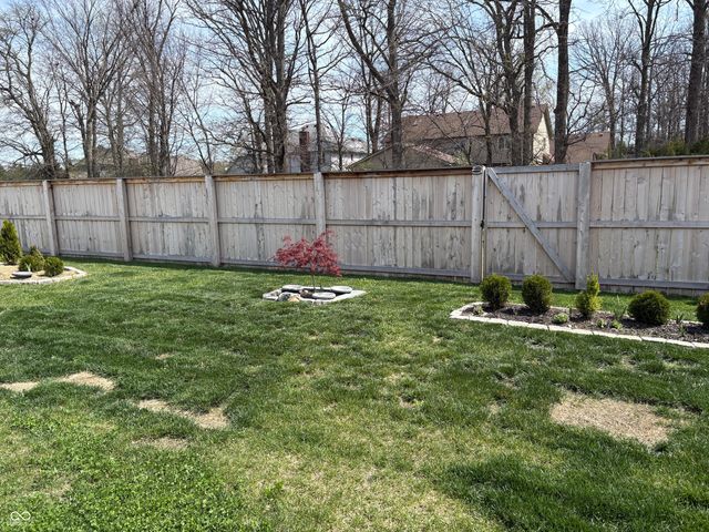 3779 S Village Row, New Palestine, IN 46163