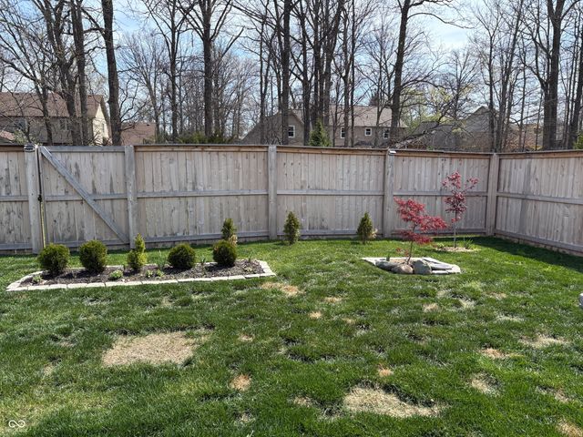 3779 S Village Row, New Palestine, IN 46163