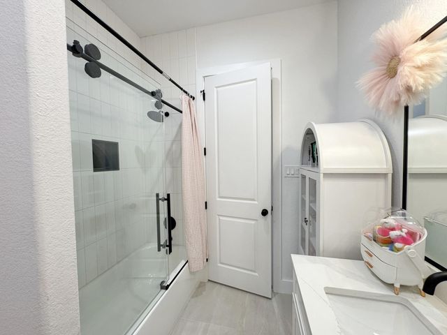 431 Wellshire Drive, West Columbia, TX 77486