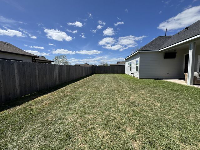 431 Wellshire Drive, West Columbia, TX 77486