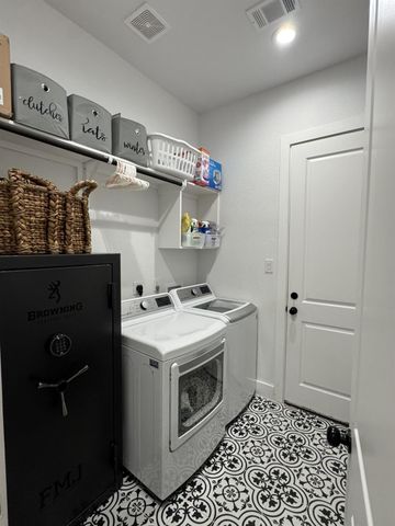 431 Wellshire Drive, West Columbia, TX 77486