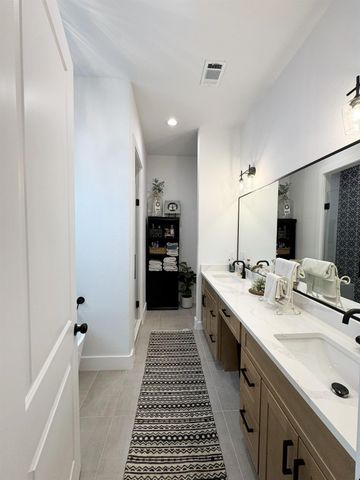 431 Wellshire Drive, West Columbia, TX 77486