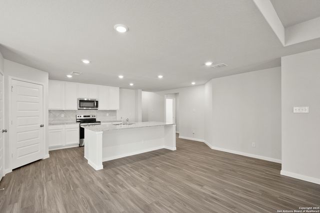 1204 Sweden, Seguin, TX 78155