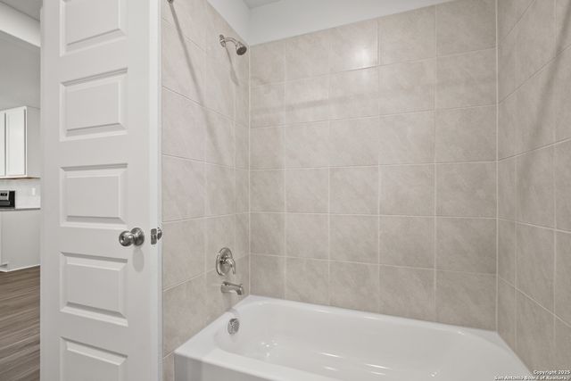 1204 Sweden, Seguin, TX 78155