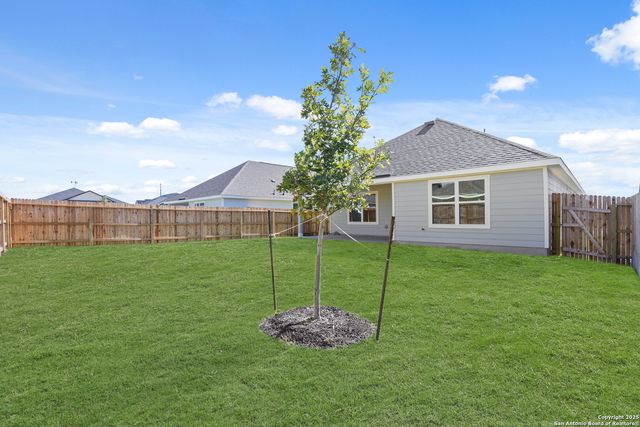 1204 Sweden, Seguin, TX 78155