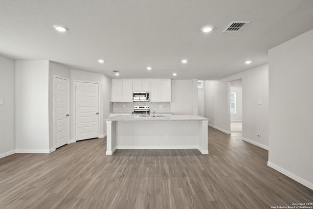 1204 Sweden, Seguin, TX 78155