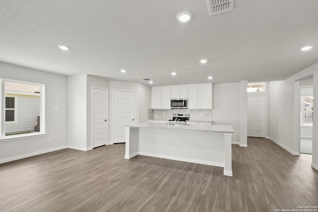 1204 Sweden, Seguin, TX 78155