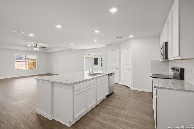 1204 Sweden, Seguin, TX 78155
