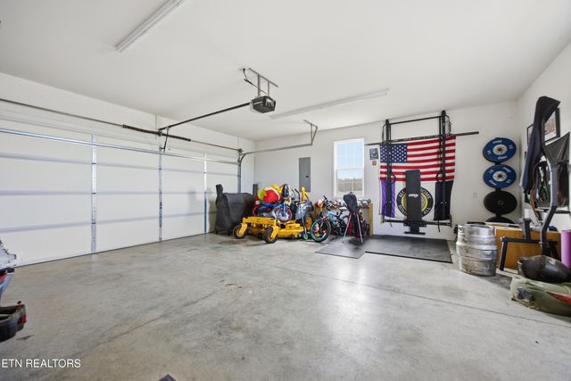 722 Williams Creek Rd, Oneida, TN 37841