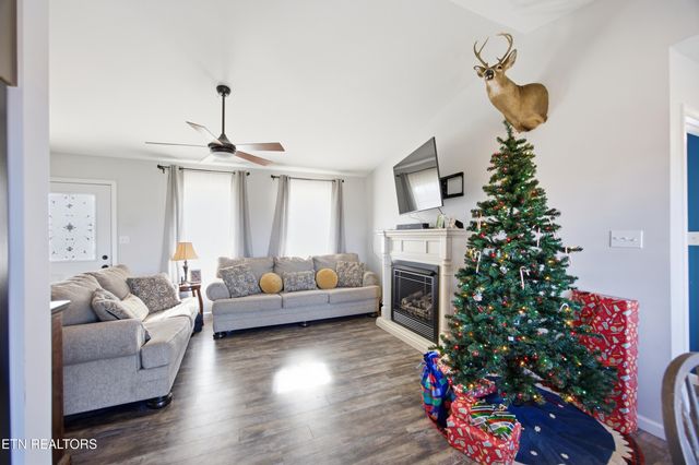 722 Williams Creek Rd, Oneida, TN 37841