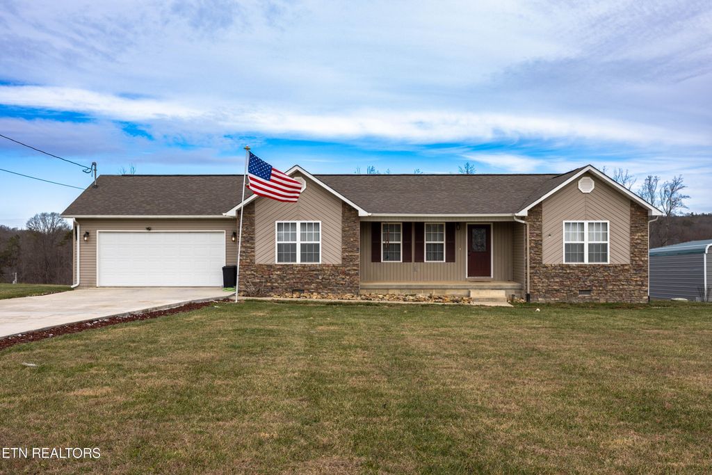 722 Williams Creek Rd, Oneida, TN 37841