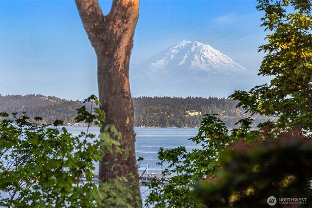 3704 48th Avenue NE, Seattle, WA 98105