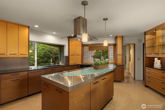 3704 48th Avenue NE, Seattle, WA 98105