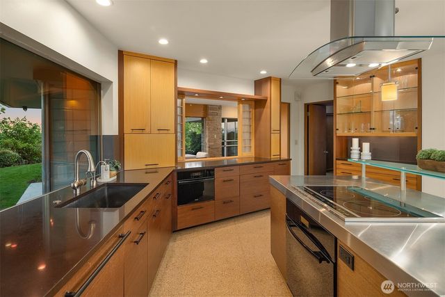 3704 48th Avenue NE, Seattle, WA 98105