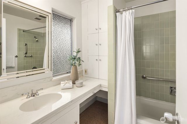 3704 48th Avenue NE, Seattle, WA 98105
