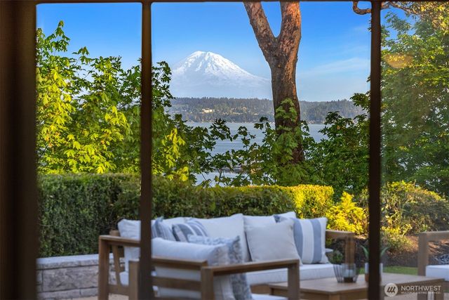3704 48th Avenue NE, Seattle, WA 98105