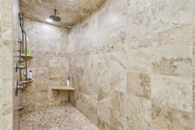 9317 Catalina Circle, Johnston, IA 50131