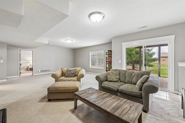 9317 Catalina Circle, Johnston, IA 50131