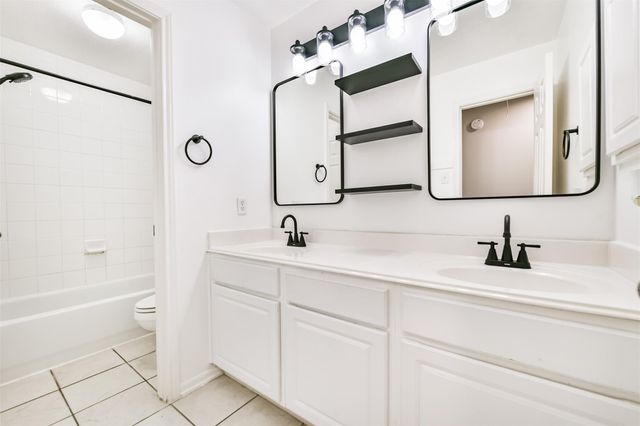 2502 Sun Glen Drive, Pearland, TX 77584