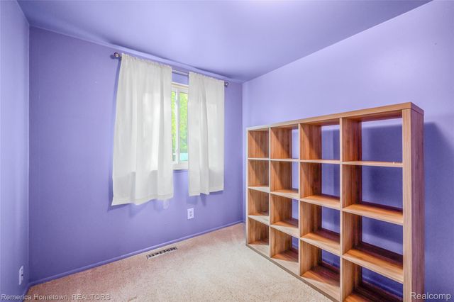 6842 Geronimo Street, Westland, MI 48185